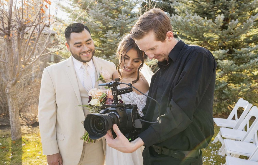 How to Pick the Right Wedding Photographer
